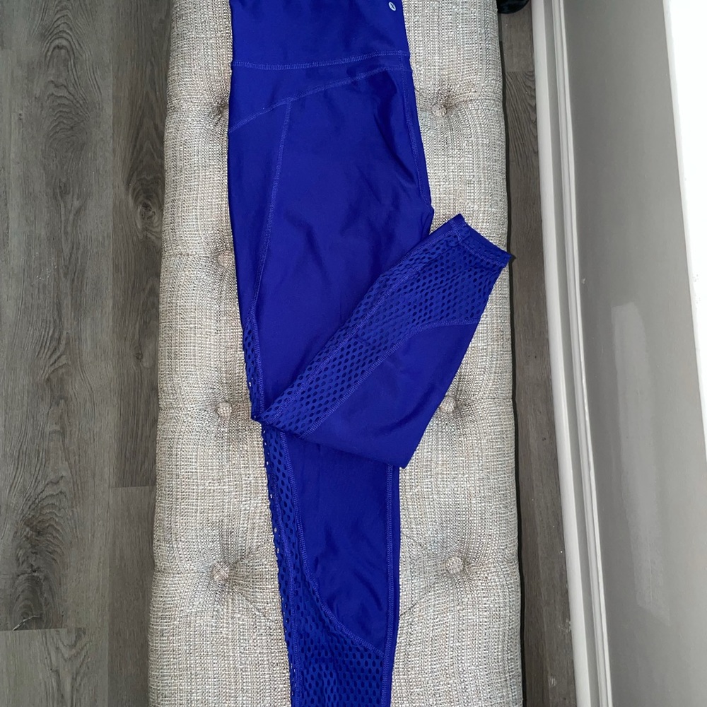 Cropped leggings with mesh
